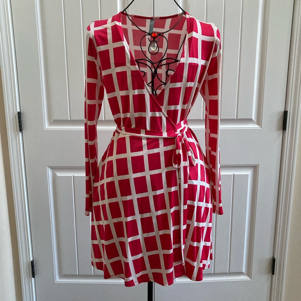 LOILA Pink & White WINDOWPANE 🪟 Wrap Dress